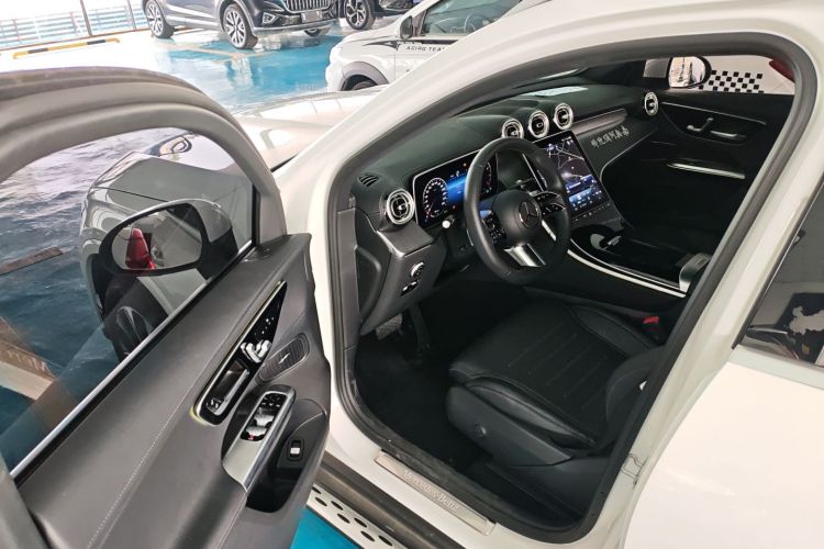 奔驰GLC 2023款 GLC 260 L 4MATIC 豪华型 7座中控内饰20