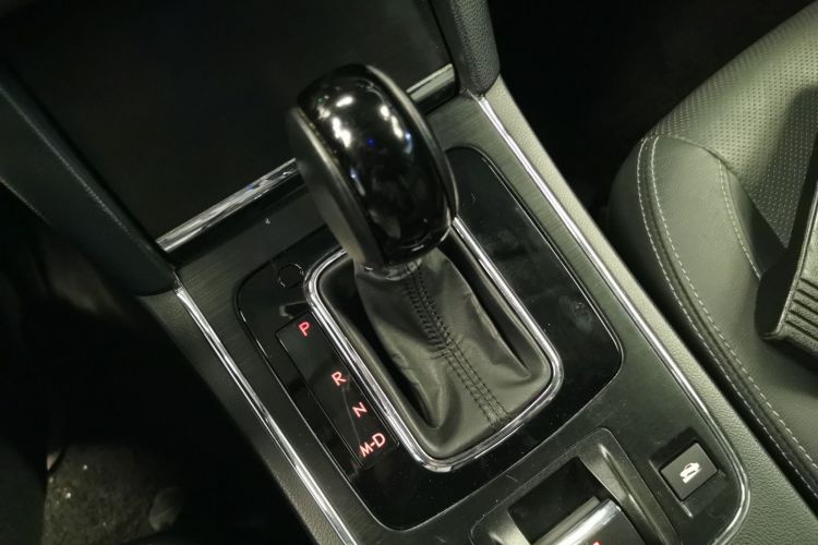 斯巴鲁 力狮 2016款 2.0DIT 全驱极致版中控内饰18