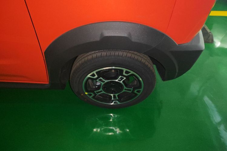 吉利银河 2025款 210km 熊猫骑士车身外观10