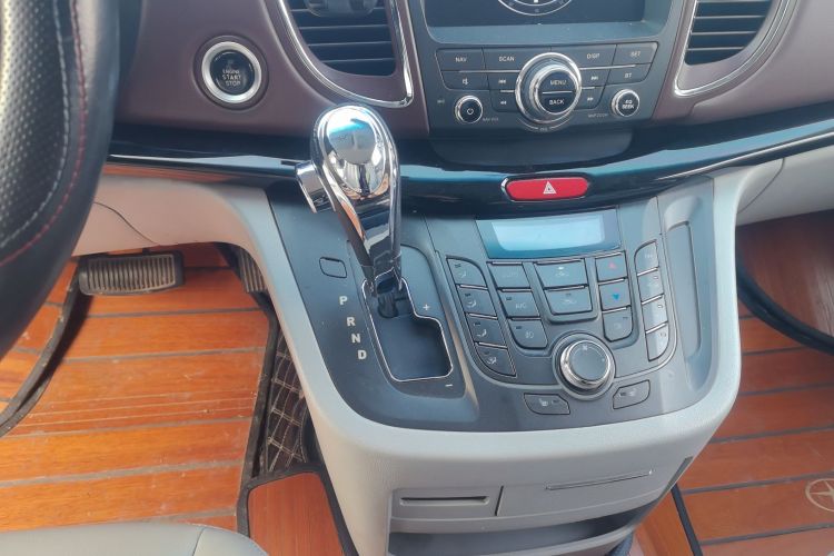 江汽集团 瑞风M5 2016款 2.0T 汽油自动公务版中控内饰18