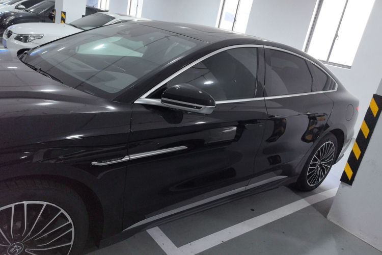 比亚迪 汉 2024款 DM-i 荣耀版 121KM 尊享型车身外观4