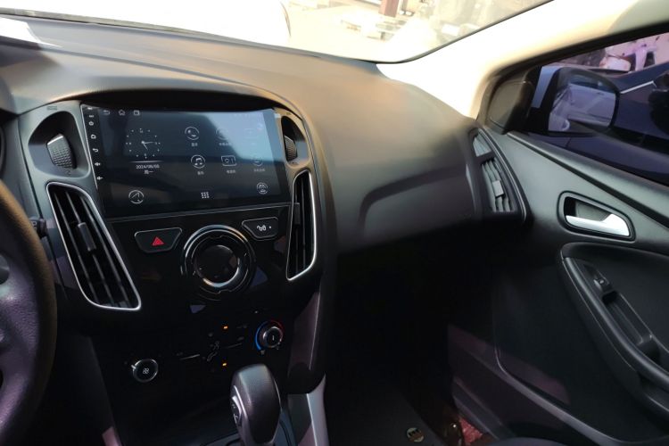 福特 福克斯 2017款 两厢 1.6L 自动舒适型智行版局部细节16