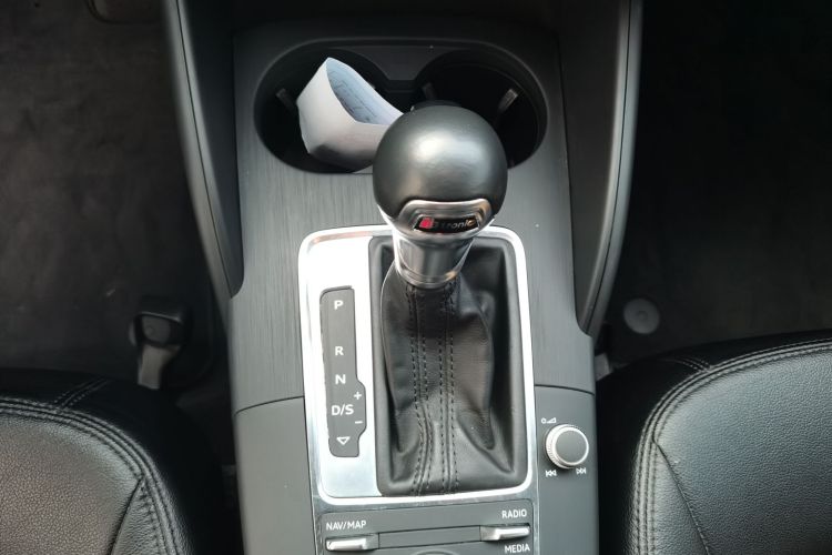 奥迪A3 2018款 30周年年型 Limousine 35 TFSI 进取型中控内饰18