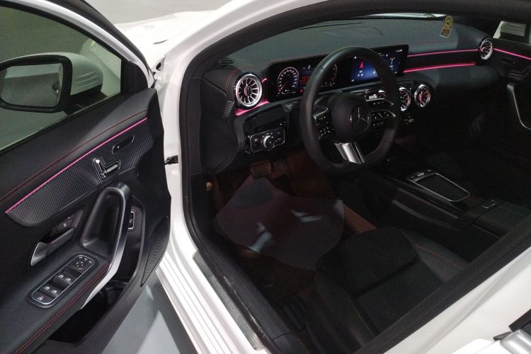 奔驰A级 2024款 改款 A 200 L 时尚型中控内饰7003