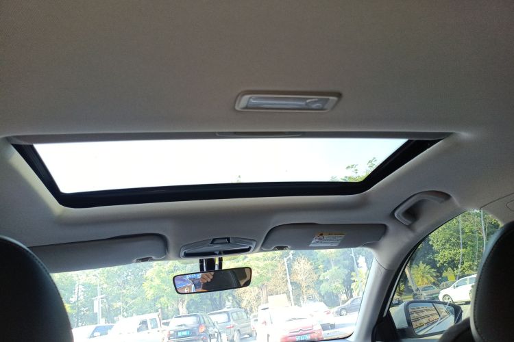 吉利汽车 帝豪 2022款 第4代 1.5L CVT尊贵型中控内饰22