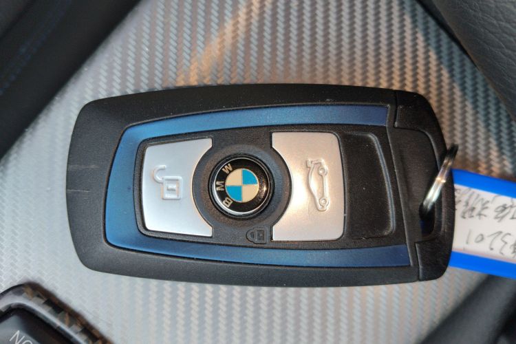 宝马3系 2019款 320i M运动曜夜版中控内饰11
