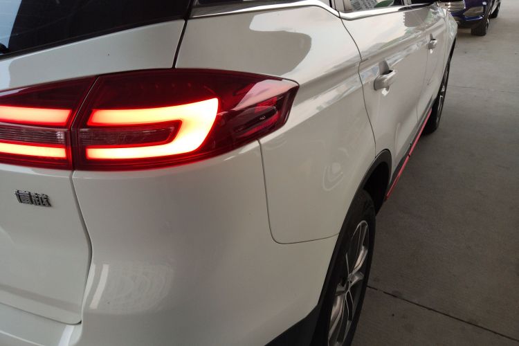 吉利汽车 博越 2021款 1.8TD DCT两驱亚运版车身外观9