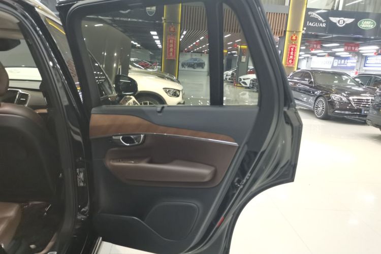 沃尔沃XC90 2020款 改款 T6 智逸豪华版 7座中控内饰7006