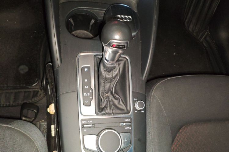 奥迪A3 2018款 30周年年型 Sportback 35 TFSI 进取型中控内饰18