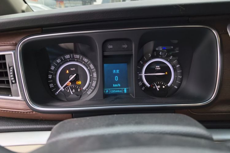 别克GL8 2017款 25S 豪华型 国V中控内饰14