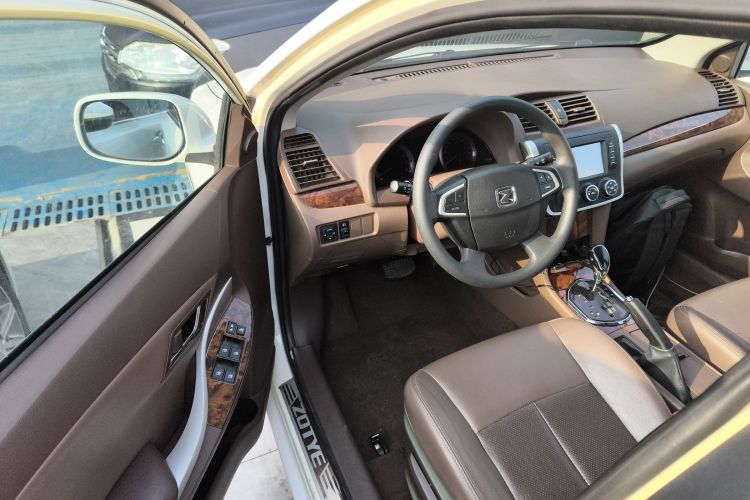 众泰Z300 2014款 1.6L 都市版自动豪华型中控内饰20