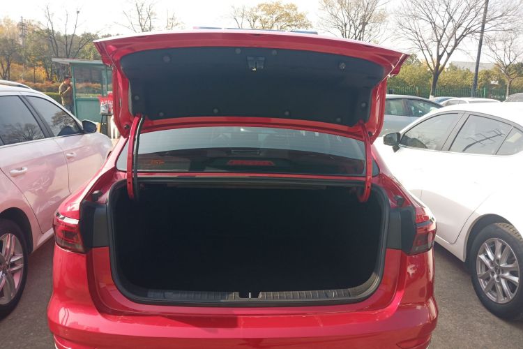 吉利汽车 帝豪 2022款 第4代 1.5L CVT旗舰型机舱底盘23