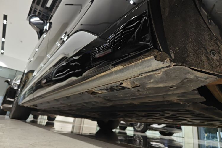 腾势D9 2024款 DM-i 980 四驱旗舰型机舱底盘30