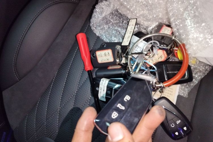 红旗HS5 2023款 2.0T 四驱旗享Pro版中控内饰11