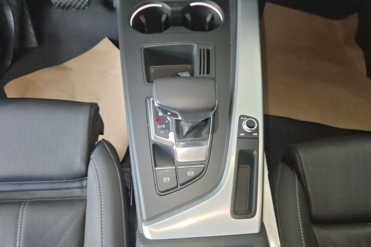 奥迪A4L 2023款 40 TFSI 时尚动感型中控内饰18