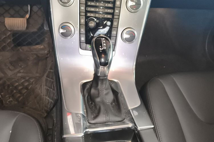 沃尔沃S60 2019款 S60L 改款 T5 智驭菁英版中控内饰18