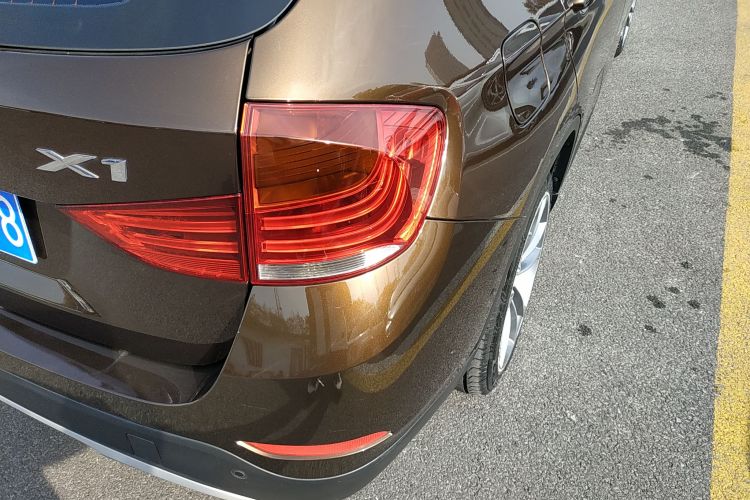 宝马X1 2015款 sDrive18i 领先晋级版车身外观9