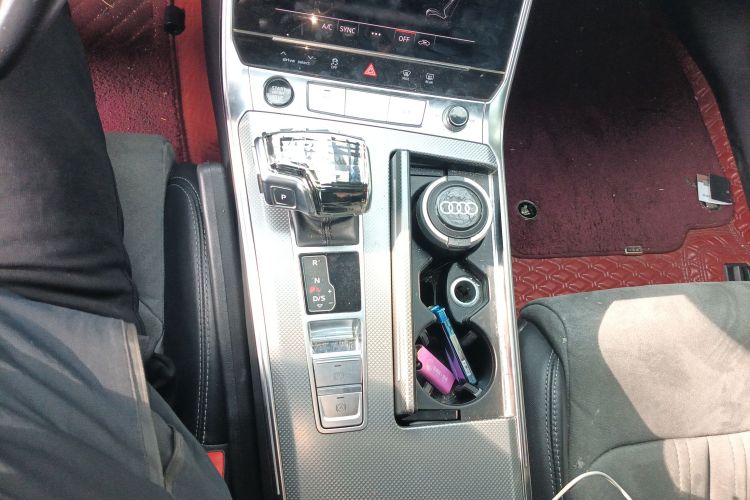 奥迪A6L 2023款 45 TFSI 臻选动感型中控内饰18