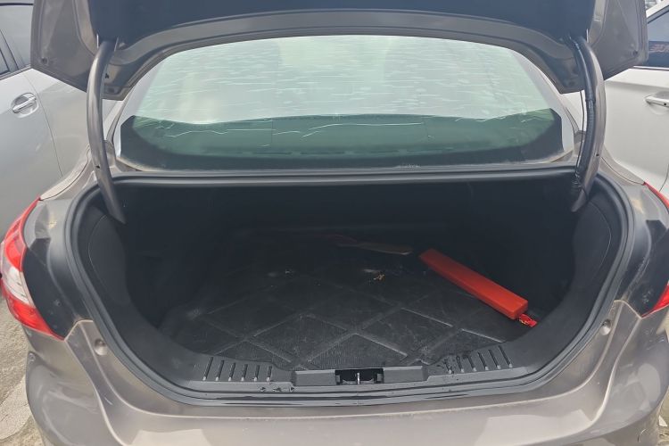 福特 福克斯 2012款 三厢 1.6L 自动风尚型局部细节23