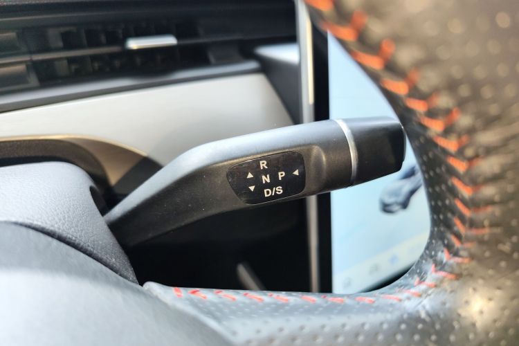 哪吒汽车 哪吒V 2021款 标准续航版升级型中控内饰18