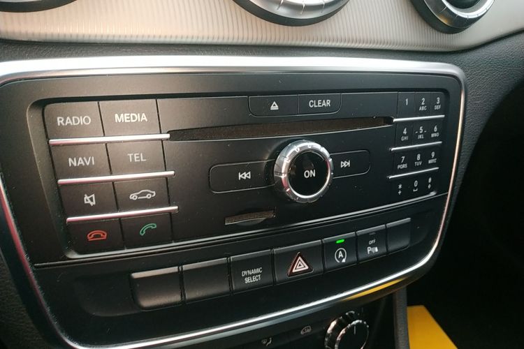 奔驰CLA 2016款 CLA 200 动感型中控内饰16