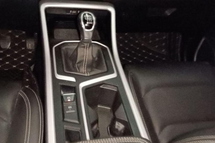 吉利汽车 远景X6 2020款 1.4T 手动尊贵型局部细节18