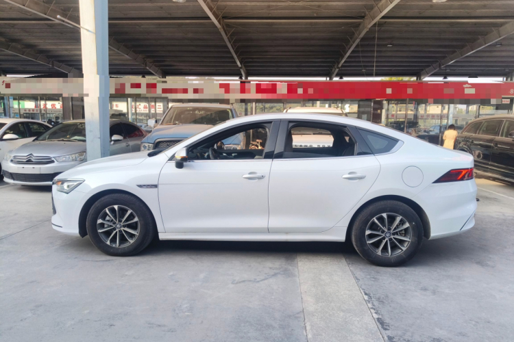 比亚迪 秦PLUS 2024款 荣耀版 DM-i 55KM领先型车身外观6003