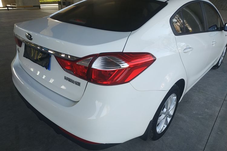 起亚K3 2017款  1.6L 自动15周年特别版GLS车身外观9