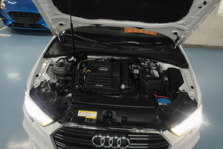 奥迪A3 2019款 Sportback 35 TFSI 运动型 国VI机舱底盘24