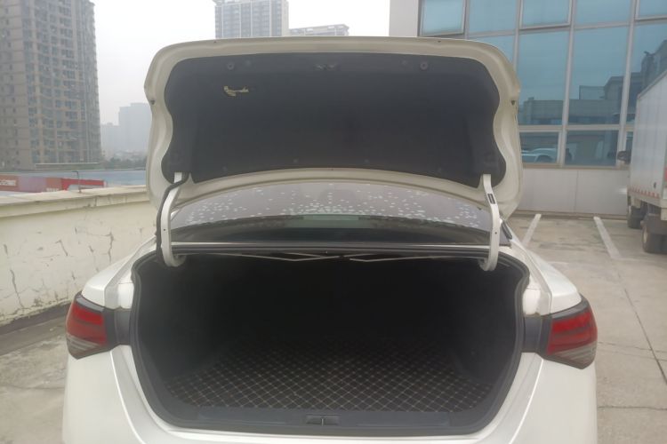 日产 轩逸 2022款 1.6L XL CVT悦享版机舱底盘23