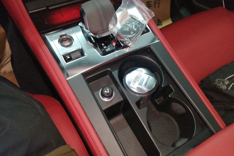 捷豹F-PACE 2024款 P250 R-Dynamic SE局部细节18