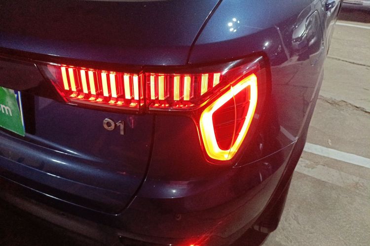 领克01 2017款 2.0T 两驱耀Pro版车身外观9