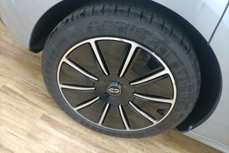 鸿蒙智行 问界M5 2022款 增程四驱旗舰版车身外观6002