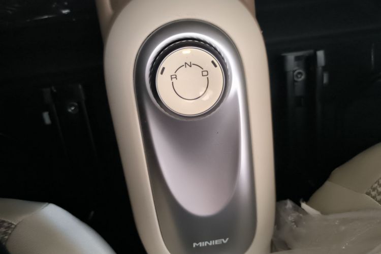 五菱汽车 宏光MINIEV 2025款 四门版 进阶款中控内饰18