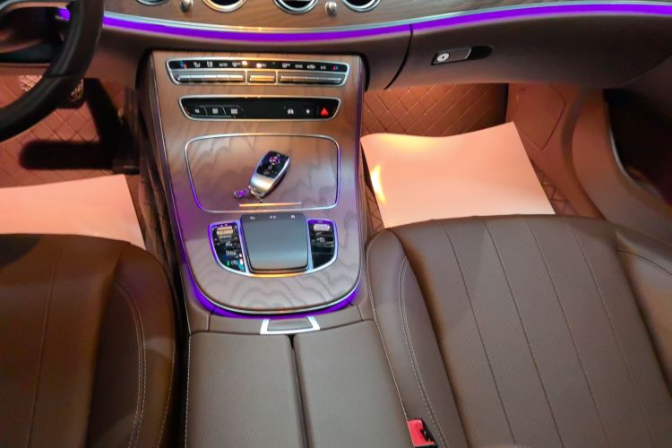 奔驰E级 2023款 改款 E 300 L 时尚型中控内饰18