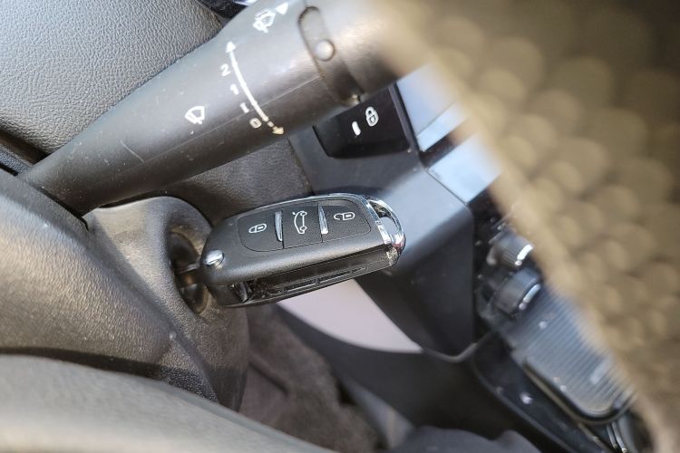 雪铁龙 世嘉 2013款 三厢 1.6L 手动品尚型中控内饰11