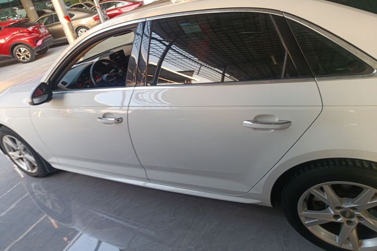 奥迪A4L 2018款 30周年年型 40 TFSI 进取型车身外观4