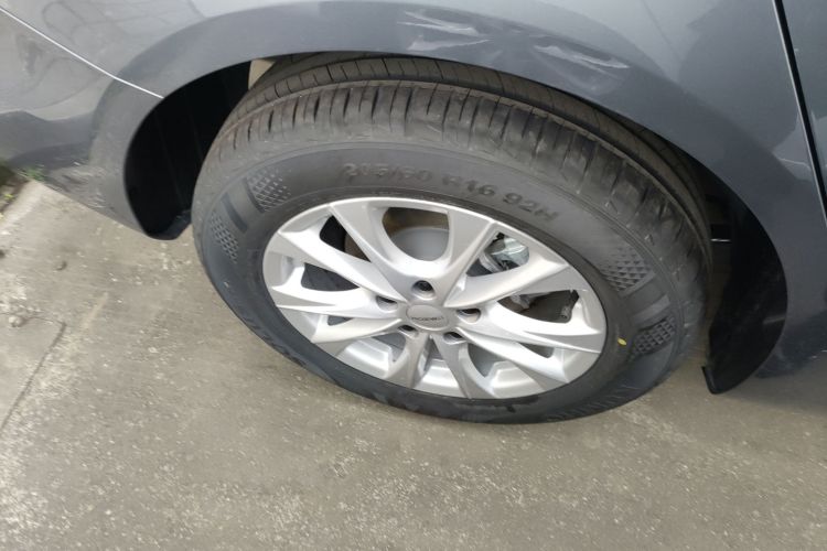 荣威i5 2026款 1.5L CVT豪华版车身外观6008