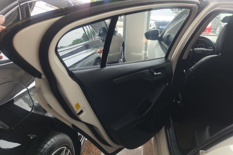 福特 福克斯 2020款 三厢 EcoBoost 180 自动锋潮型中控内饰49