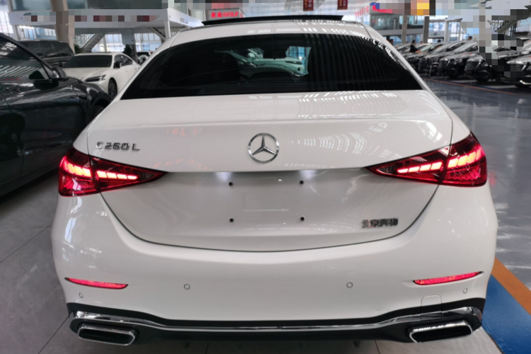 奔驰C级 2024款 改款二 C 260 L 运动版车身外观6