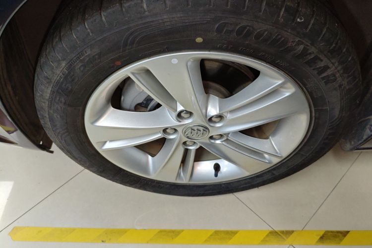 别克 君威 2019款 20T 精英型 国VI车身外观35