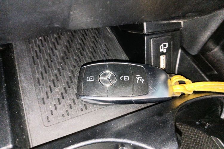 奔驰C级 2020款 C 260 L 运动版中控内饰11