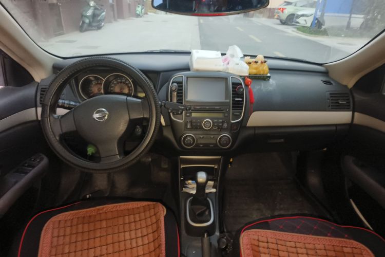 日产 轩逸 2012款 经典 1.6XE 手动舒适版中控内饰12
