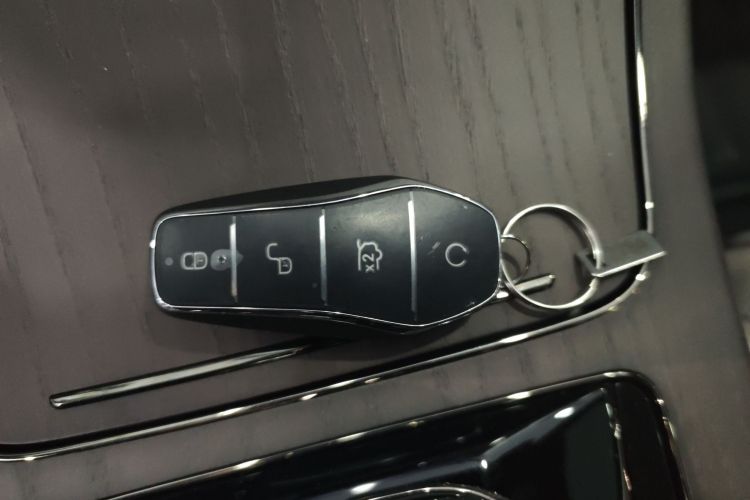 比亚迪 汉 2025款 DM-i 125KM激光雷达智驾型中控内饰7001