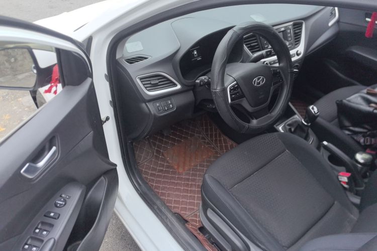 现代 悦纳 2020款 1.4L 手动GLS炫酷版中控内饰20