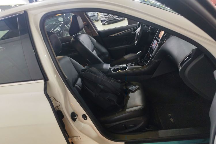 英菲尼迪Q50L 2015款 2.0T 舒适版局部细节41