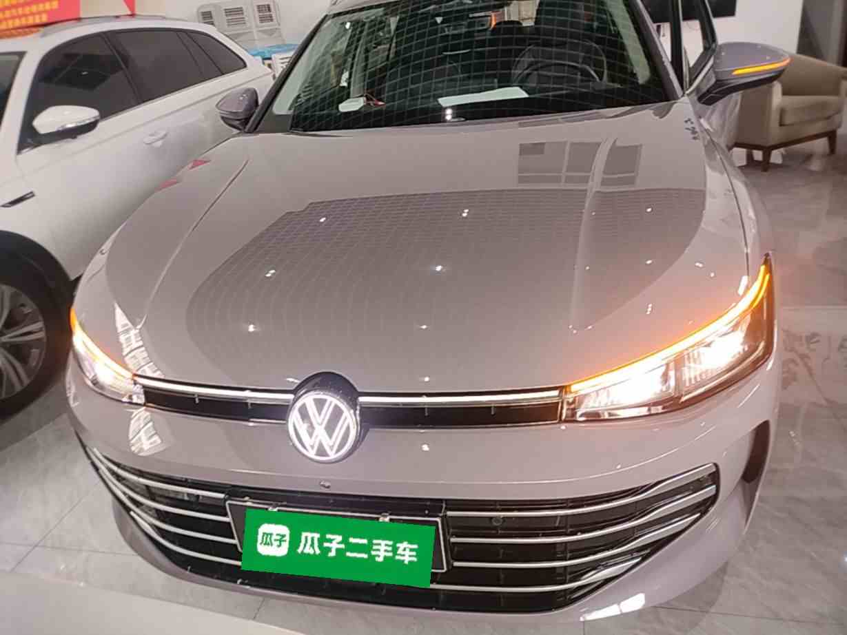 大众 帕萨特 2025款 Pro 380TSI 龙尊版(1)
