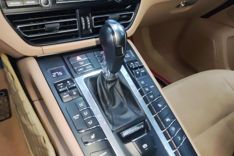 保时捷 2018款 Macan 2.0T中控内饰18