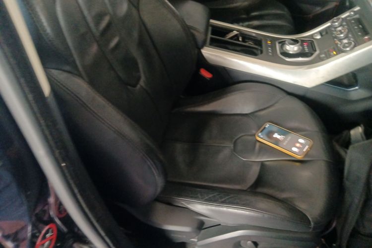 路虎 揽胜极光(进口) 2014款 2.0T 5门耀真版局部细节41