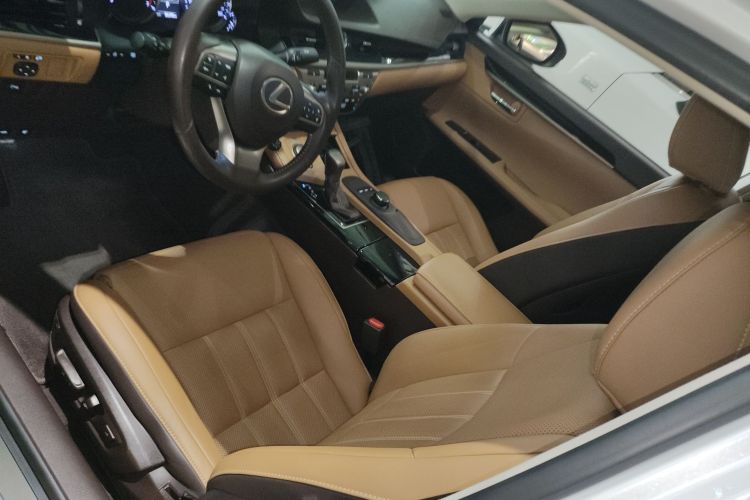 雷克萨斯ES 2015款 200 精英版中控内饰19